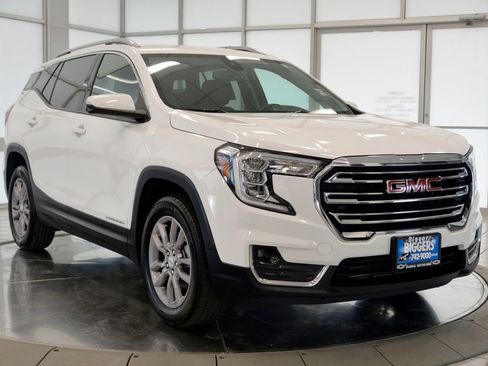 Used 2023 GMC Terrain SLT AWD/4WD image 2