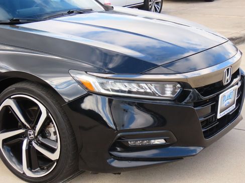 Used 2018 Honda Accord Sport image 6