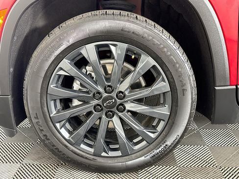Used 2024 Chevrolet Traverse RS image 37