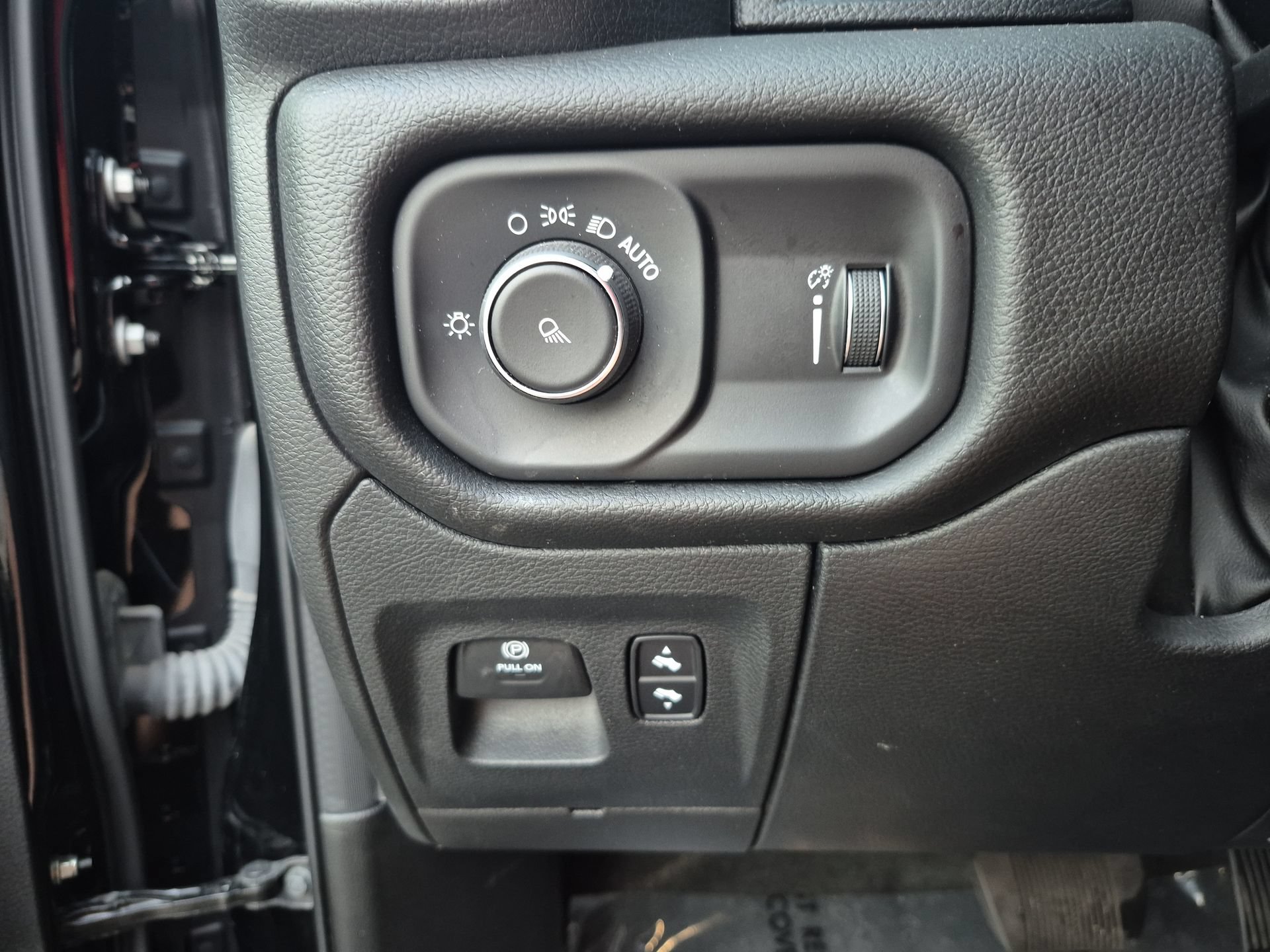 Used 2023 RAM 1500 Laramie AWD/4WD image 19