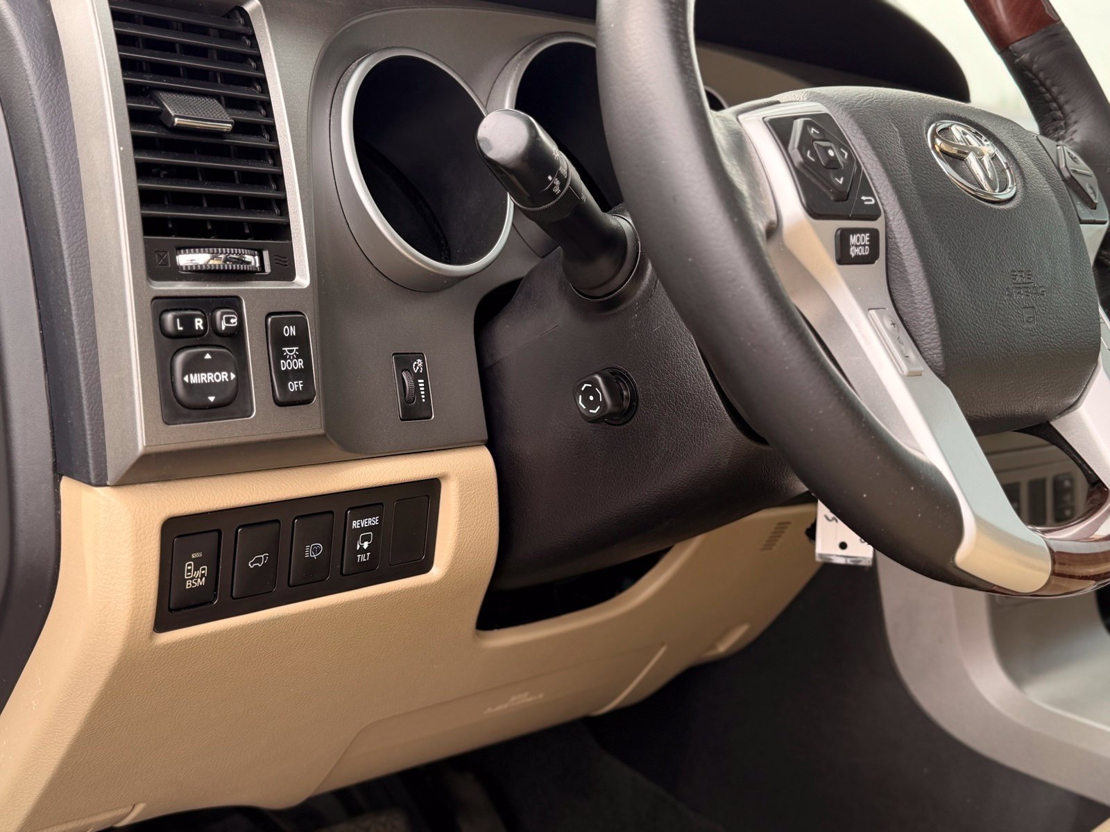 Used 2015 Toyota Sequoia Platinum RWD image 21