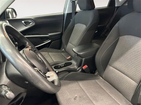 Used 2020 Kia Soul S image 9