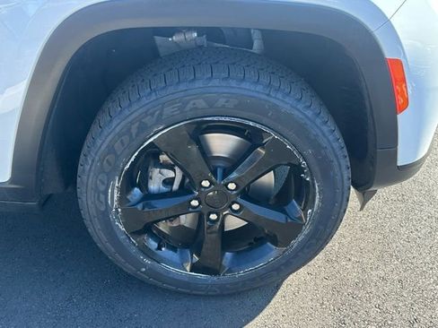 Used 2023 Jeep Grand Cherokee L Limited w/ Black Appearance Package image 14