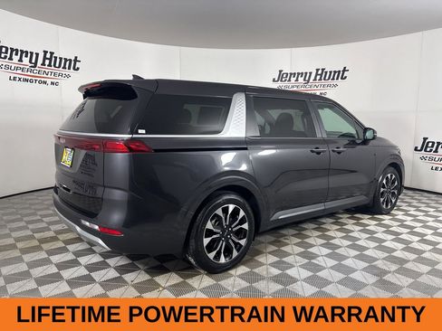 Used 2024 Kia Carnival EX image 5