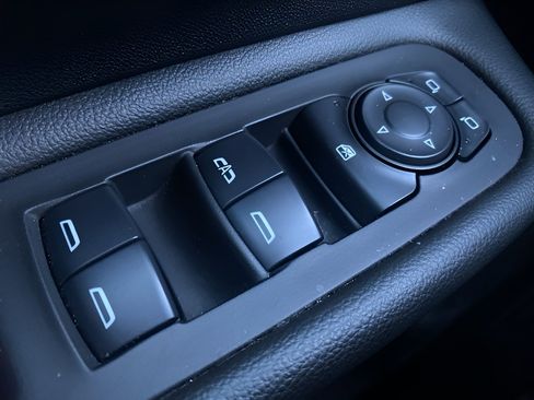 Used 2024 GMC Terrain SLE image 16