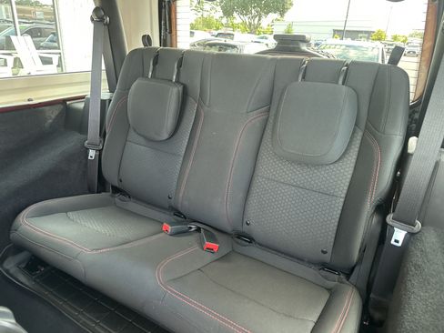 Used 2022 Jeep Wrangler Rubicon AWD/4WD image 12