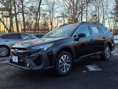 Used 2024 Subaru Outback Premium image 3