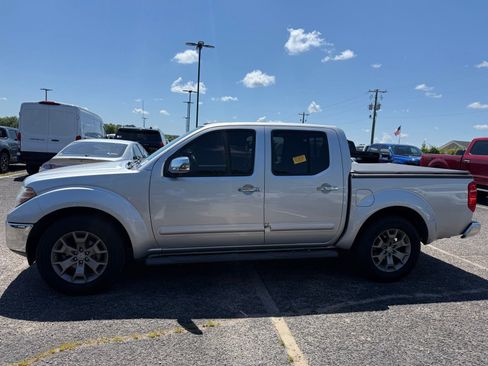 Used 2013 Nissan Frontier SV w/ SV Value Truck Pkg RWD image 4