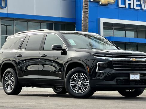 New 2026 Chevrolet Traverse LT w/ LPO, Illumination Package image 2
