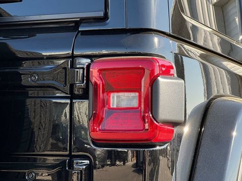 Used 2025 Jeep Wrangler Sahara w/ Safety Group image 27