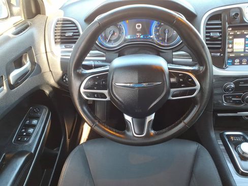 Used 2020 Chrysler 300 Touring w/ Sport Appearance Package RWD image 5