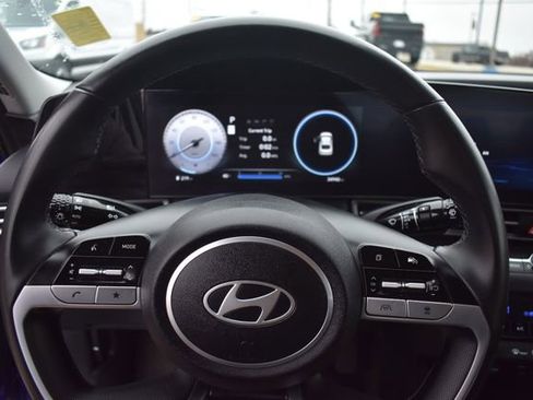 Used 2025 Hyundai Elantra SEL FWD image 24