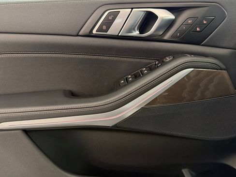 Used 2022 BMW X5 xDrive40i w/ M Sport Package image 12