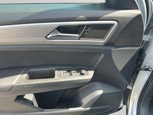 Used 2018 Volkswagen Atlas Launch Edition FWD image 11