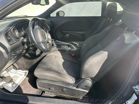 Used 2016 Dodge Challenger SXT image 9