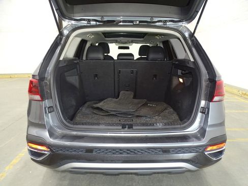 Used 2022 Volkswagen Taos SE w/ Panoramic Sunroof Package image 14