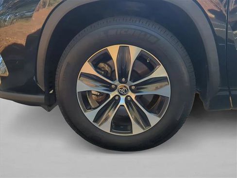 Used 2022 Toyota Highlander XLE image 28