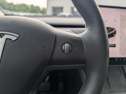 Used 2024 Tesla Model Y Long Range AWD/4WD image 20