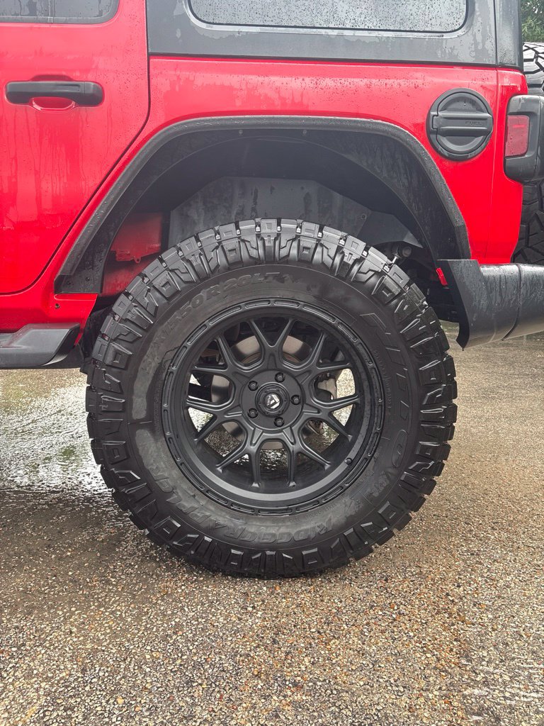 Used 2019 Jeep Wrangler Unlimited Sahara AWD/4WD image 9