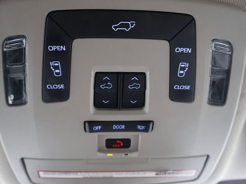 Used 2021 Toyota Sienna XLE image 15