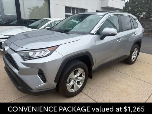 Used 2020 Toyota RAV4 XLE w/ Convenience Package AWD/4WD image 3