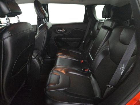 Used 2021 Jeep Cherokee Latitude image 10