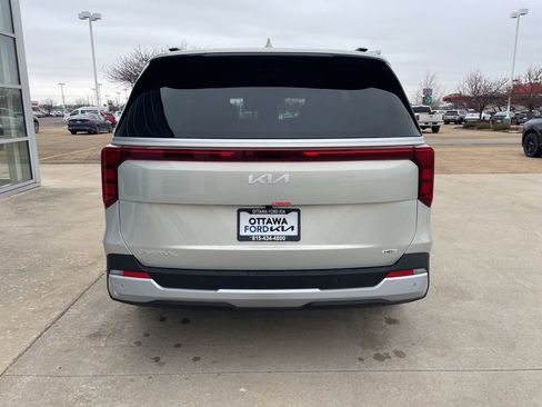 New 2026 Kia Carnival EX image 6