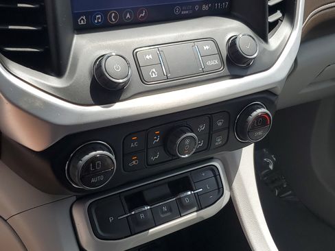 Used 2023 GMC Acadia SLT FWD image 29