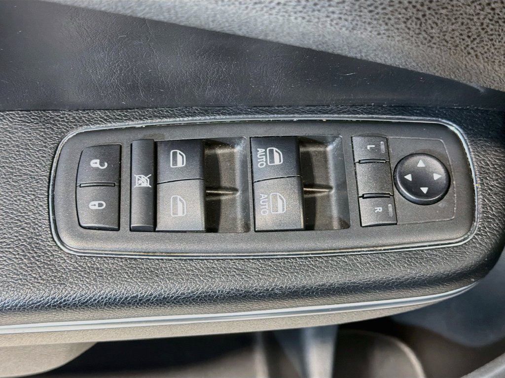 Used 2018 Chrysler 300 S w/ 300S Premium Group AWD/4WD image 19