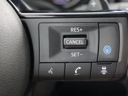 Used 2022 Nissan Rogue SV AWD/4WD image 12