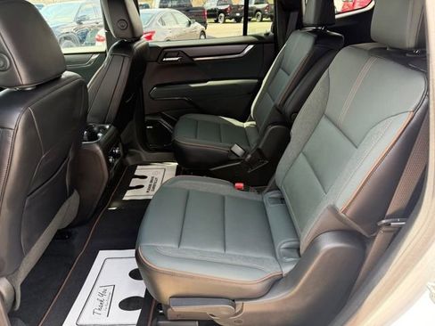 Used 2025 GMC Acadia AT4 AWD/4WD image 3