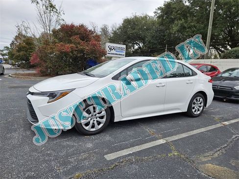 Used 2024 Toyota Corolla LE image 1