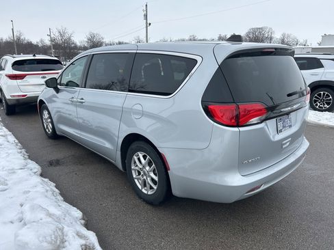Used 2023 Chrysler Voyager LX image 3