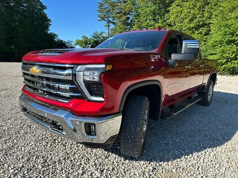 New 2026 Chevrolet Silverado 3500 LTZ w/ LTZ Premium Package AWD/4WD image 4