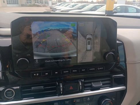 Used 2023 Nissan Pathfinder SL image 17