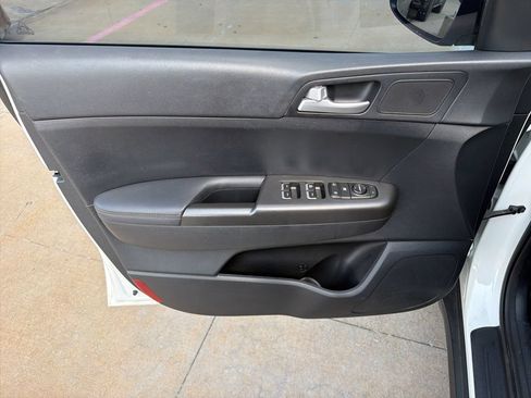 Used 2022 Kia Sportage LX FWD image 12