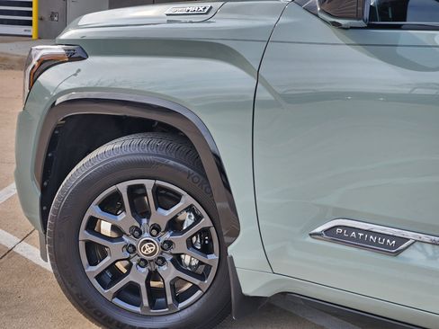 Used 2025 Toyota Sequoia Platinum image 6