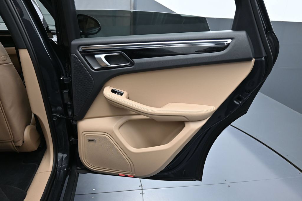 Certified 2026 Porsche Macan AWD/4WD image 26
