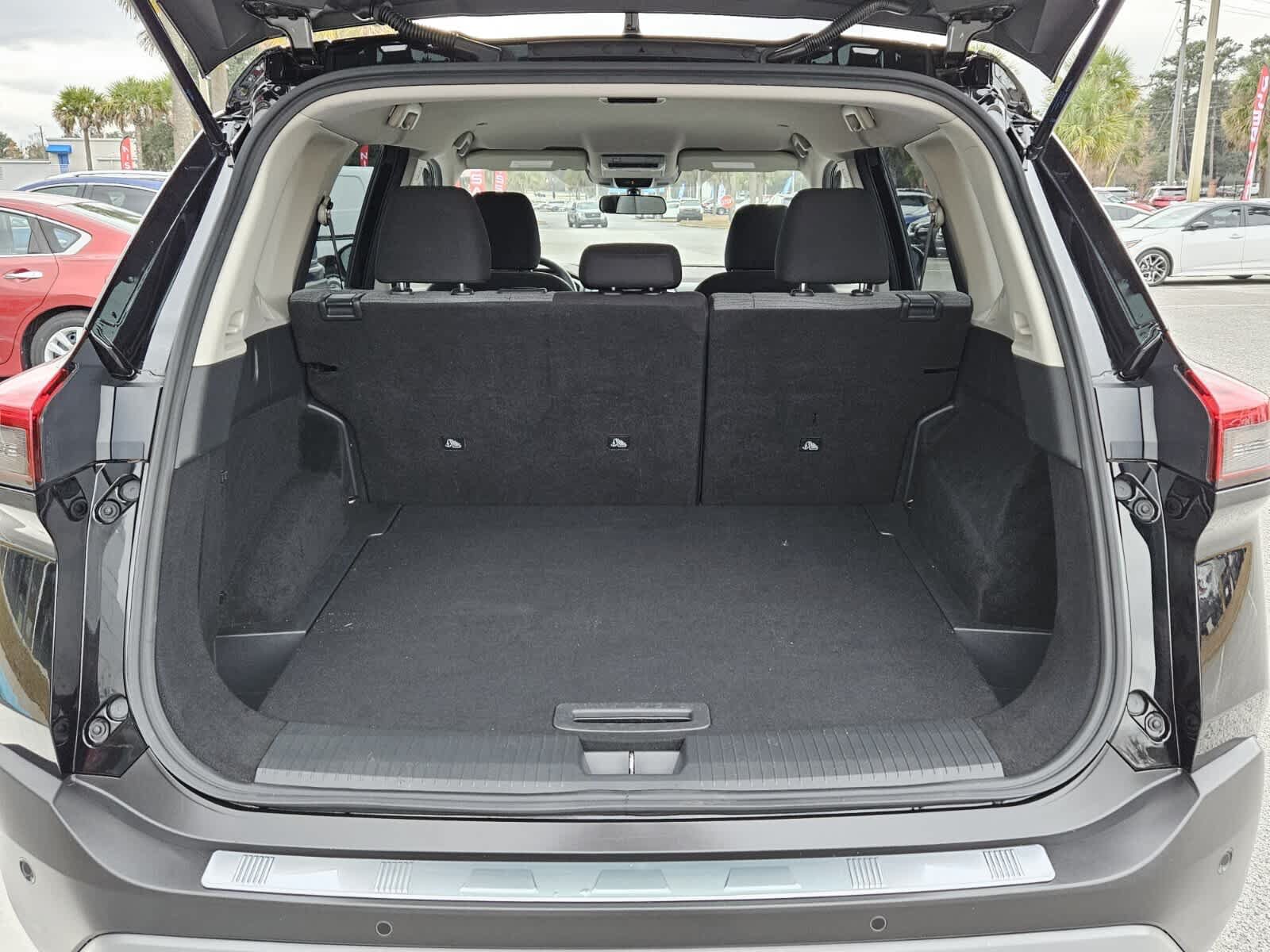 Used 2023 Nissan Rogue SV AWD/4WD image 6