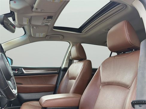 Used 2018 Subaru Outback 3.6R Touring w/ Popular Package #3 AWD/4WD image 15