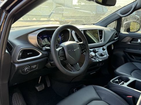New 2026 Chrysler Pacifica Select w/ S Appearance Package image 15