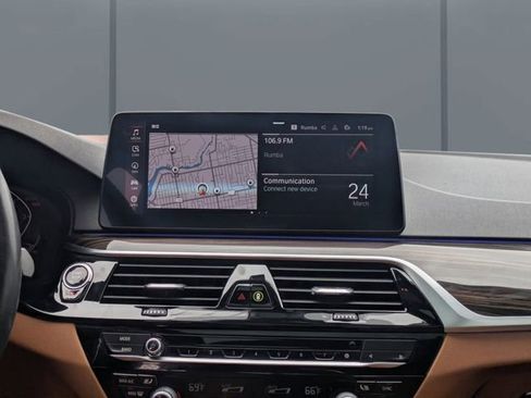 Used 2021 BMW 530i w/ Premium Package image 17