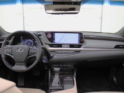 Used 2019 Lexus ES 300h Luxury image 50