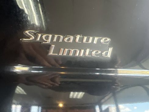 Used 2009 Lincoln Town Car Signature Limited image 28