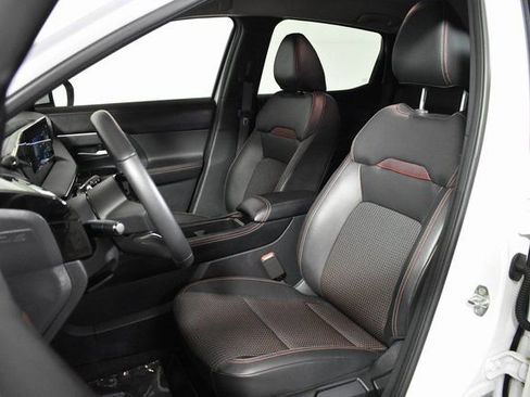 Certified 2025 Nissan Kicks SR w/ Illumination Package image 9