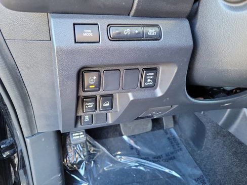 Used 2023 Nissan Frontier SV w/ SV Convenience Package image 19