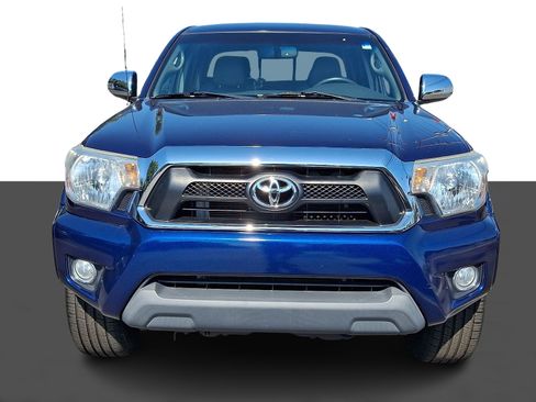 Used 2015 Toyota Tacoma 4x4 Double Cab w/ Limited Package image 2