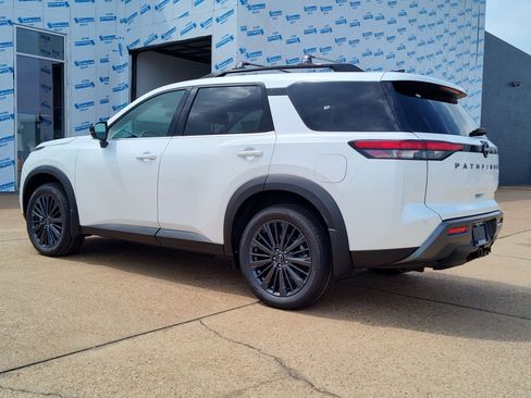 New 2026 Nissan Pathfinder SL w/ SL Premium Package FWD image 3