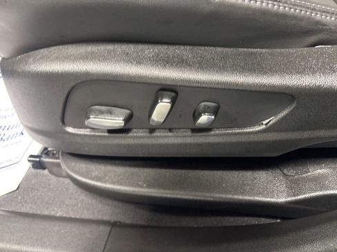 Used 2025 Cadillac XT6 Premium Luxury image 16