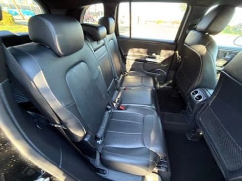 Used 2022 Mercedes-Benz GLB 250 4MATIC w/ Premium Package Lite image 28